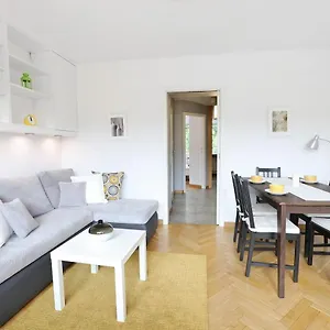 https://old-town-silence-bright-and-charming.warsawhotelspoland.com
